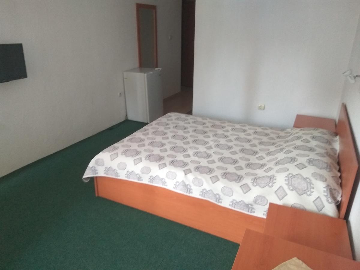Family Hotel Blazhi サンダンスキ エクステリア 写真