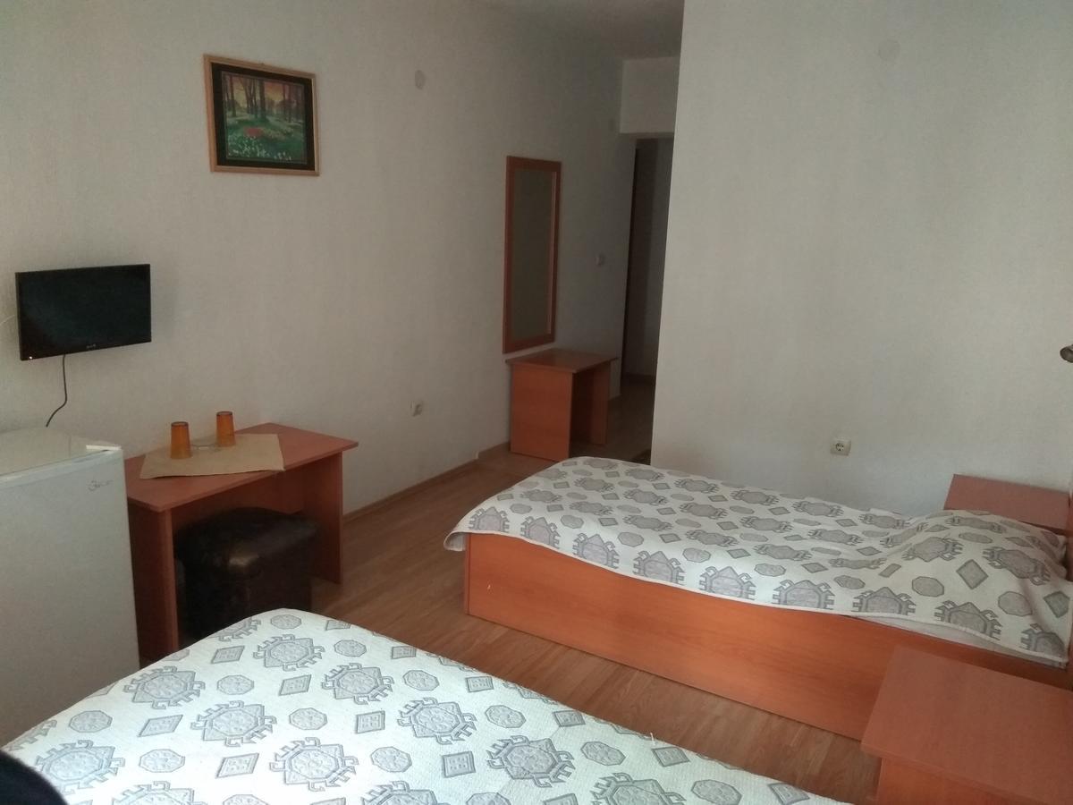 Family Hotel Blazhi サンダンスキ エクステリア 写真