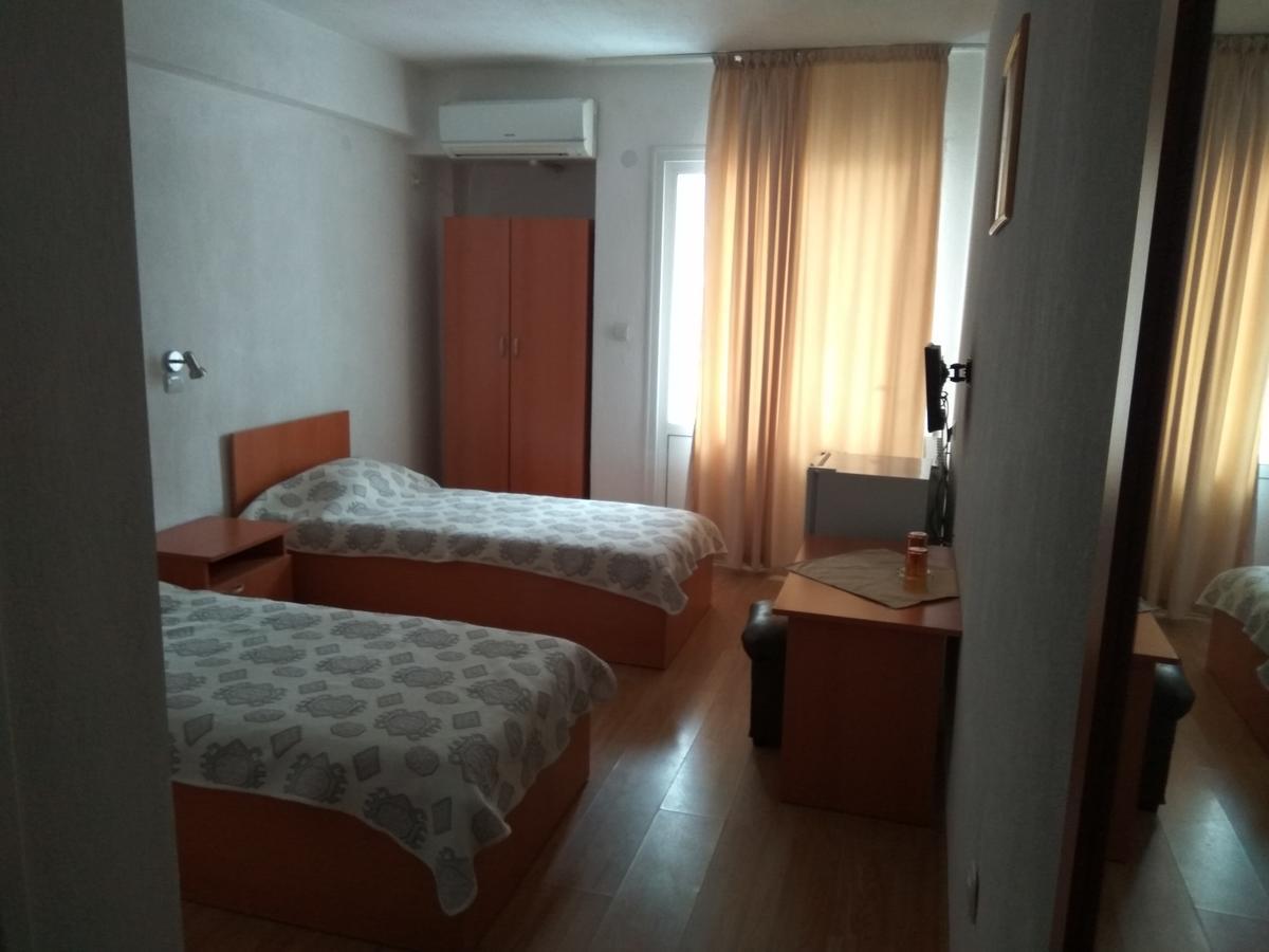Family Hotel Blazhi サンダンスキ エクステリア 写真